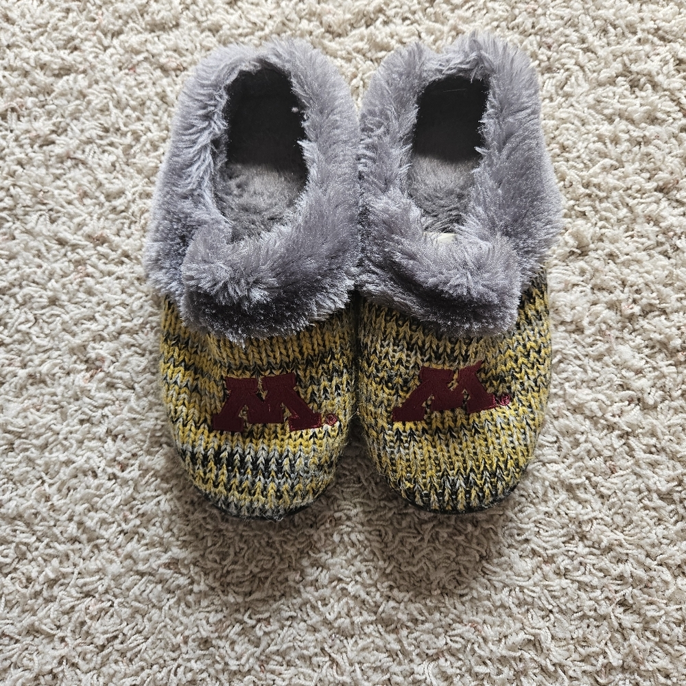 University of Minnesota Fluffy Slippers Size 7-8